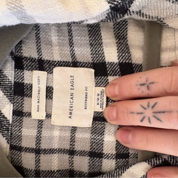 American Eagle Ahh-Mazingly Soft Flannel Shirt Boyfriend M, Black & White - EUC - Picture 3 of 14